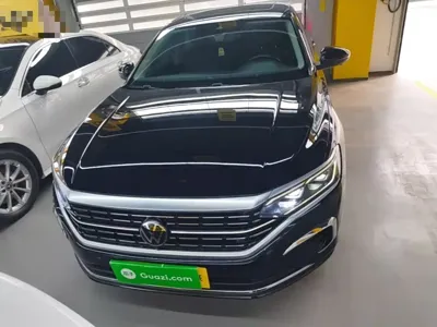 Volkswagen Passat 2023, 60800 км, за 131100 CNY
