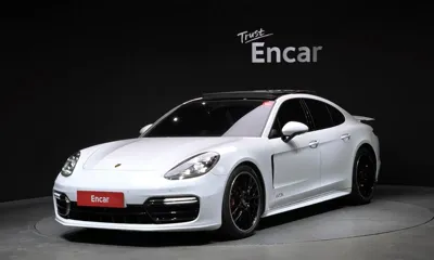 Porsche Panamera · 2020 год