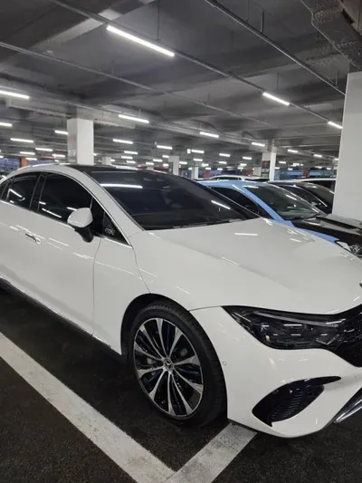 Mercedes-Benz EQE · 2023 год