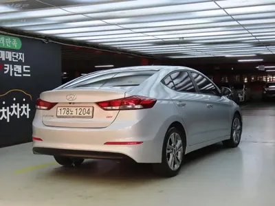 Hyundai Avante 2017, 109725 км, за 7500000 KRW