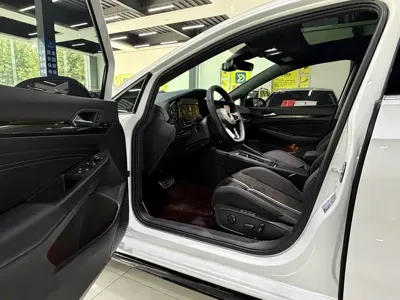 Volkswagen Golf 2022, 19000 км, за 132800 CNY