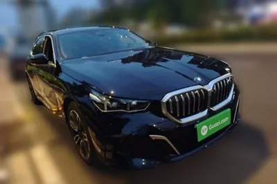BMW 5 Series 2025, 9000 км, за 327050.3 CNY - фото 3