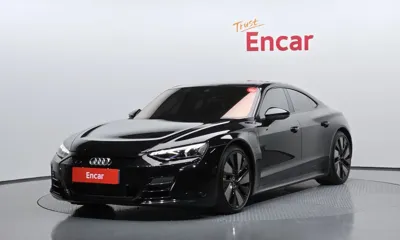 Audi e-tron GT · 2022 год