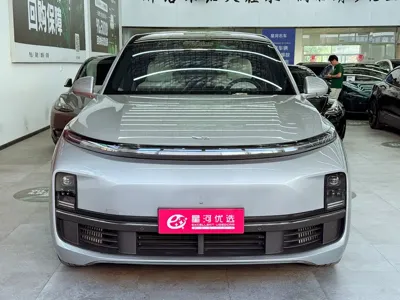 Li Auto Li L8 2023, 73000 км, за 189800 CNY