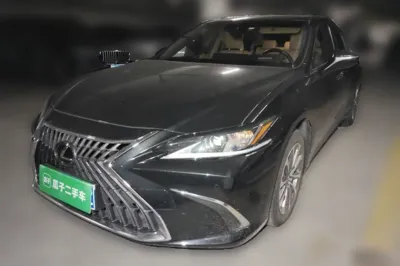 Lexus ES · 2023 год