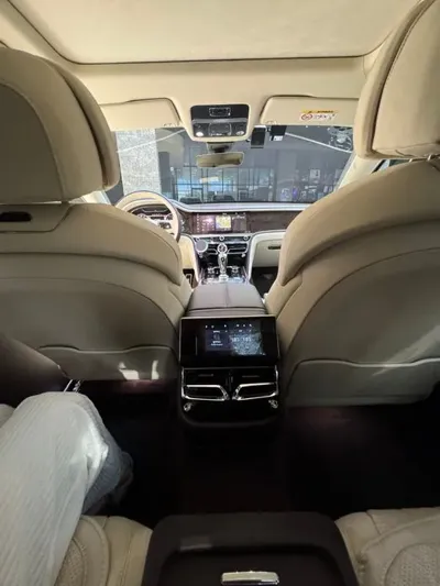 Bentley Flying Spur 2021, 9000 км, за 240660000 KRW - фото 8