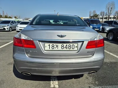 Hyundai Genesis 2009, 143434 км, за 3500000 KRW