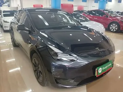 Tesla Model Y 2024, 7600 км, за 199000 CNY