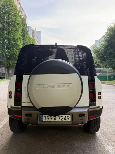 Land Rover Defender 2024, 27460 км, за 88260000 KRW