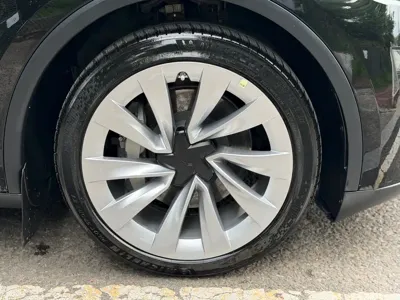 Tesla Model Y 2025, 19900 км, за 219800 CNY
