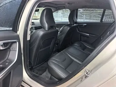 Volvo V60 2018, 108000 км, за 61800 CNY