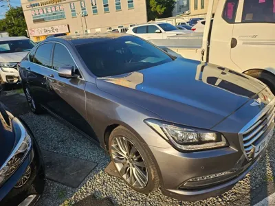 Hyundai Genesis 2016, 76400 км, за 13800000 KRW