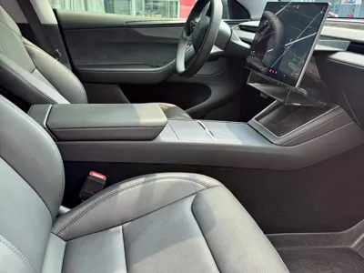 Tesla Model Y 2025, 17800 км, за 259800 CNY - фото 13