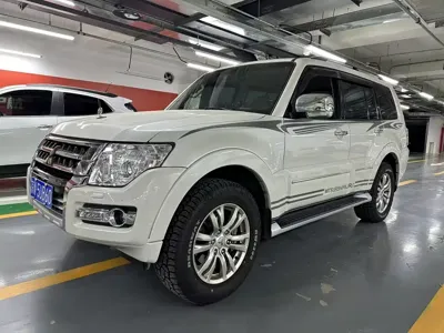Mitsubishi Pajero (Import) 2019, 52000 км, за 177800 CNY