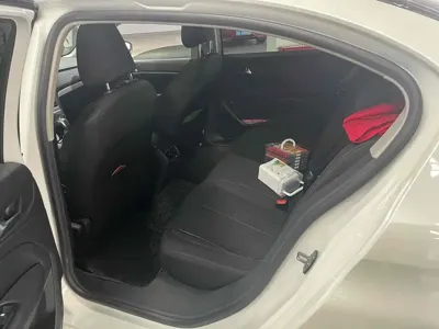 Peugeot 408 2016, 97000 км, за 18800 CNY
