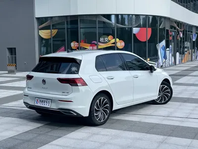 Volkswagen Golf 2023, 27000 км, за 109800 CNY