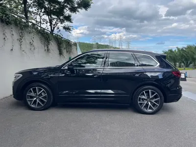 Volkswagen Touareg 2021, 61000 км, за 259800 CNY