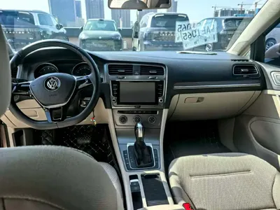 Volkswagen Golf 2014, 140000 км, за 33800 CNY