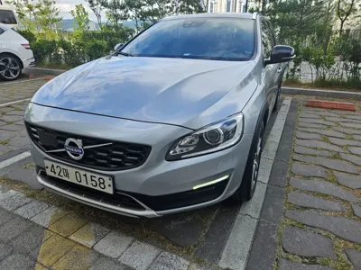 Volvo V60 · 2016 год