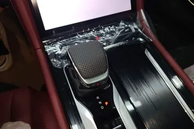 Hongqi H5 PHEV 2025, 100 км, за 140112.94 CNY - фото 16