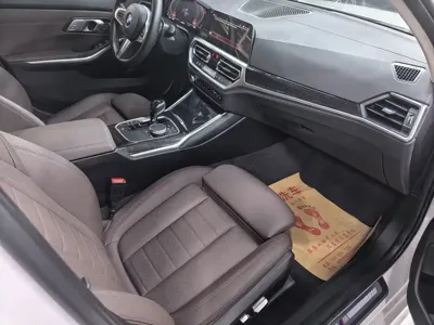 BMW 3 Series 2021, 68000 км, за 125300 CNY