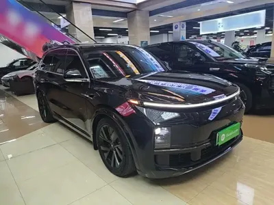 Li Auto Li L8 2023, 30000 км, за 220900 CNY