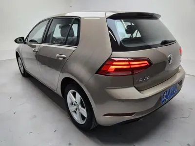 Volkswagen Golf 2018, 120000 км, за 28800 CNY