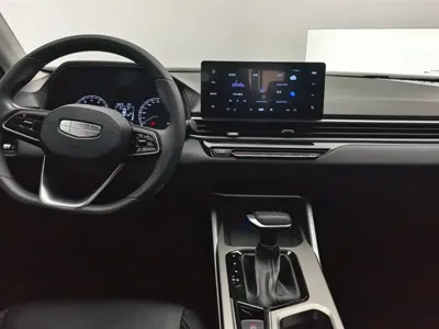 Geely Emgrand 2025, 40800 км, за 50199 CNY - фото 12