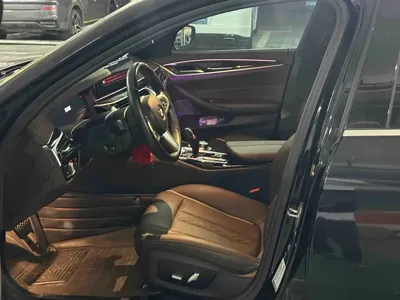 BMW 5 Series 2022, 52000 км, за 175799 CNY