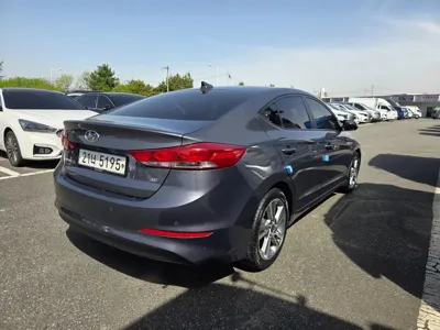 Hyundai Avante 2018, 154285 км, за 7500000 KRW