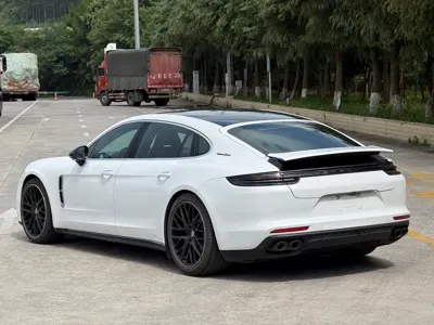 Porsche Panamera 2019, 80000 км, за 379799 CNY