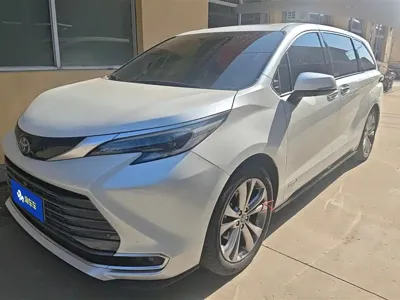Toyota Sienna · 2024 год