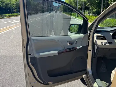 Toyota Sienna 2014, 135000 км, за 95000 CNY - фото 14