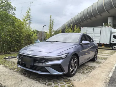 Hyundai Elantra · 2023 год