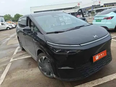 Xpeng X9 · 2024 год