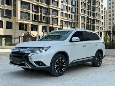 Mitsubishi Outlander · 2021 год