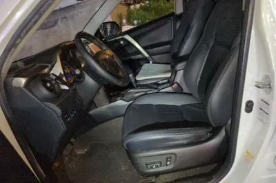 Toyota RAV4 2015, 97400 км, за 48625.87 CNY - фото 15
