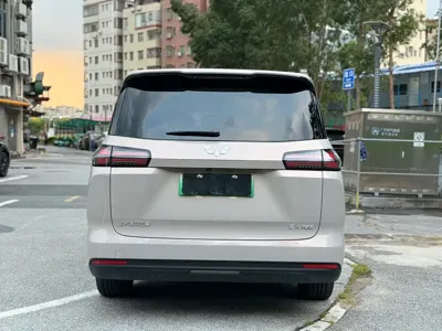 Wuling 星光730新能源 2025, 4000 км, за 96800 CNY