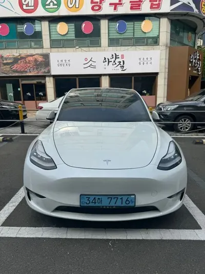Tesla Model Y · 2022 год