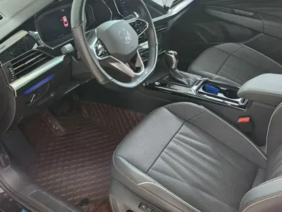 Volkswagen Passat 2022, 22000 км, за 108000 CNY