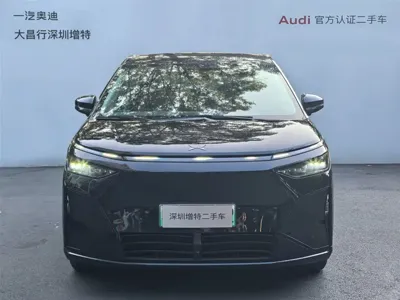 Xpeng X9 2025, 6200 км, за 289600 CNY