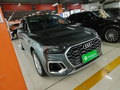 Audi Q5L 2022, 82300 км, за 162100 CNY