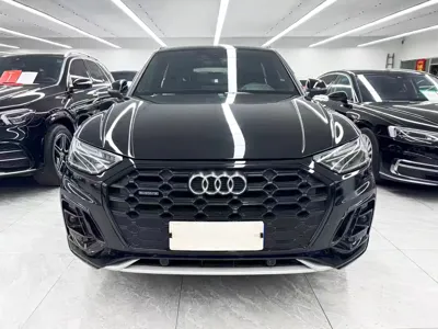 Audi Q5L 2024, 7000 км, за 218500 CNY