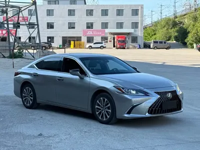 Lexus ES 2022, 37000 км, за 139800 CNY