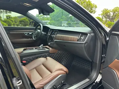 Volvo S90 2023, 62000 км, за 165799 CNY
