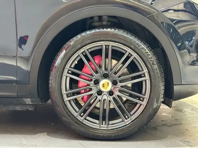 Porsche Cayenne 2020, 60000 км, за 468000 CNY