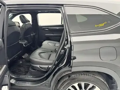 Toyota Crown Kluger 2025, 28400 км, за 214899 CNY - фото 8