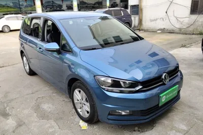 Volkswagen Touran 2018, 100800 км, за 68539.35 CNY
