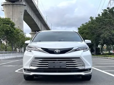 Toyota Sienna 2024, 60000 км, за 219800 CNY
