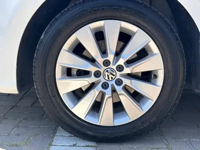 Volkswagen Lavida 2016, 161000 км, за 25800 CNY